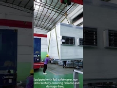 Os trabalhadores da Jetex estão cuidadosamente carregando grandes unidades de ar condicionado no caminhão para envio.